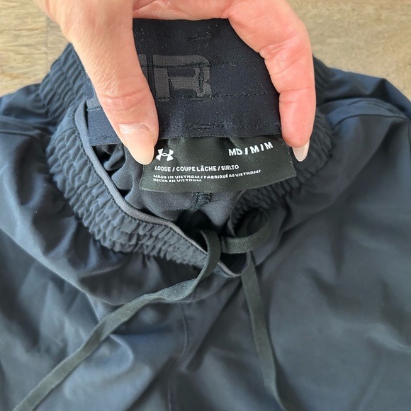 Under Armour Men's Black Shorts Size M - Picture 2 of 6